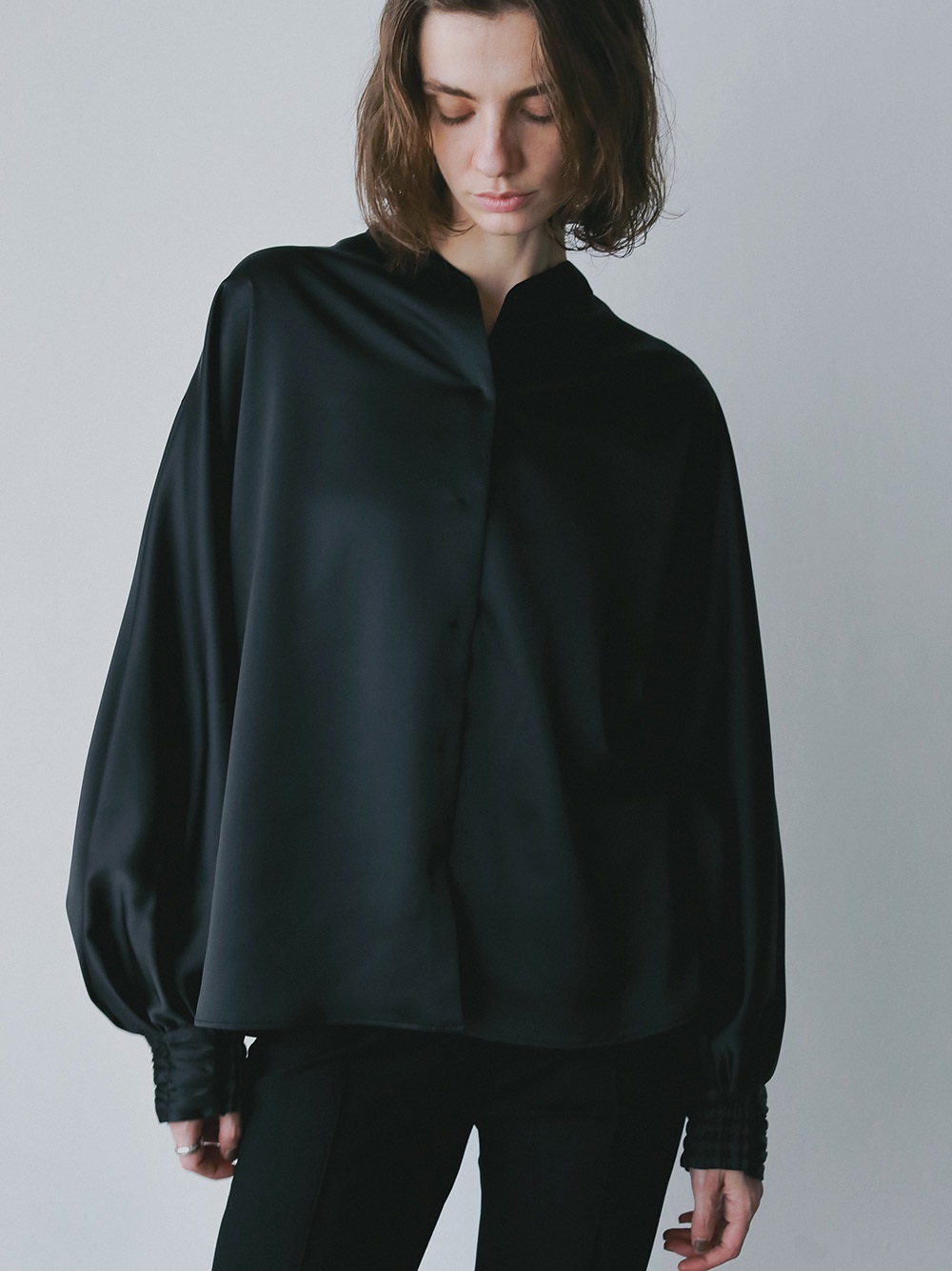 サテンＶネックブラウス(00ブラック-フリー)