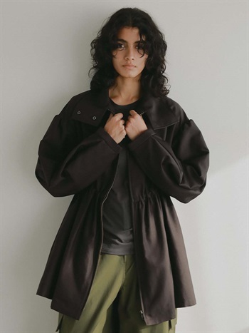 ＜2月12日（木）販売開始＞ペプラムギャザーハーフコート(81チャ-フリー)