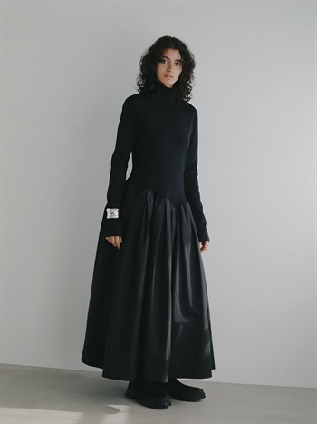 <1月下旬お届け>ギャザーフレアドッキングワンピース [Preorder]