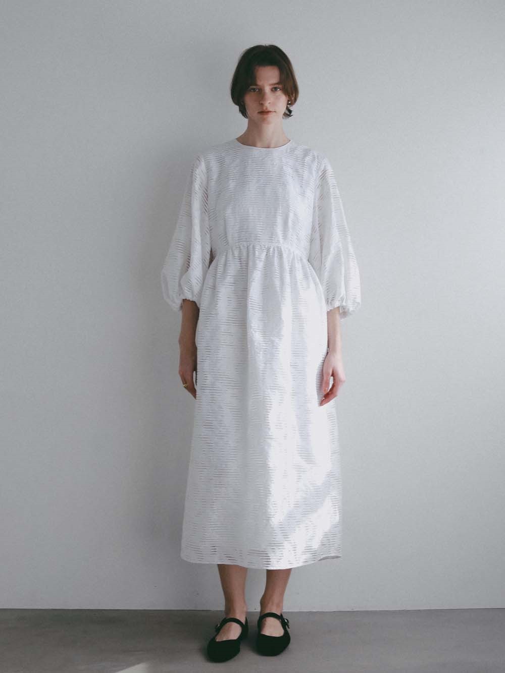 ＜3月5日（木）販売開始＞シアージャカードボリュームスリーブワンピース(01オフホワイト-１)