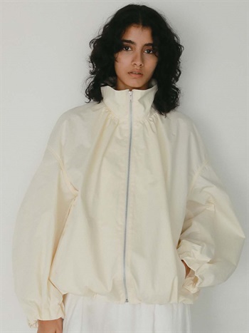 ＜2月19日（木）販売開始＞バックフォルムデザインブルゾン