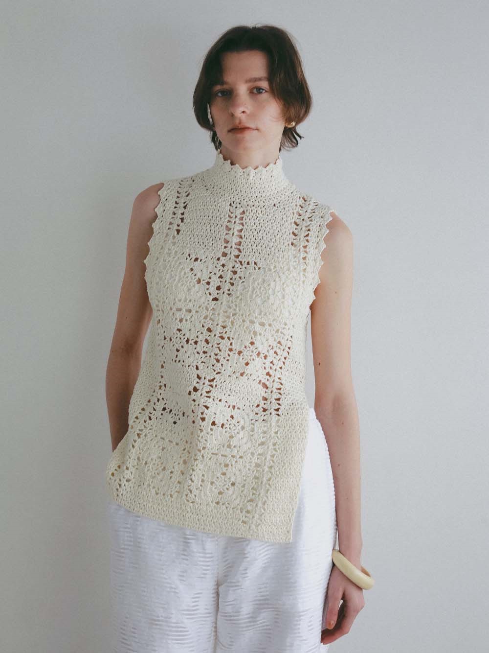 ＜2月12日（木）販売開始＞クロシェノースリーブニット(01オフホワイト-フリー)