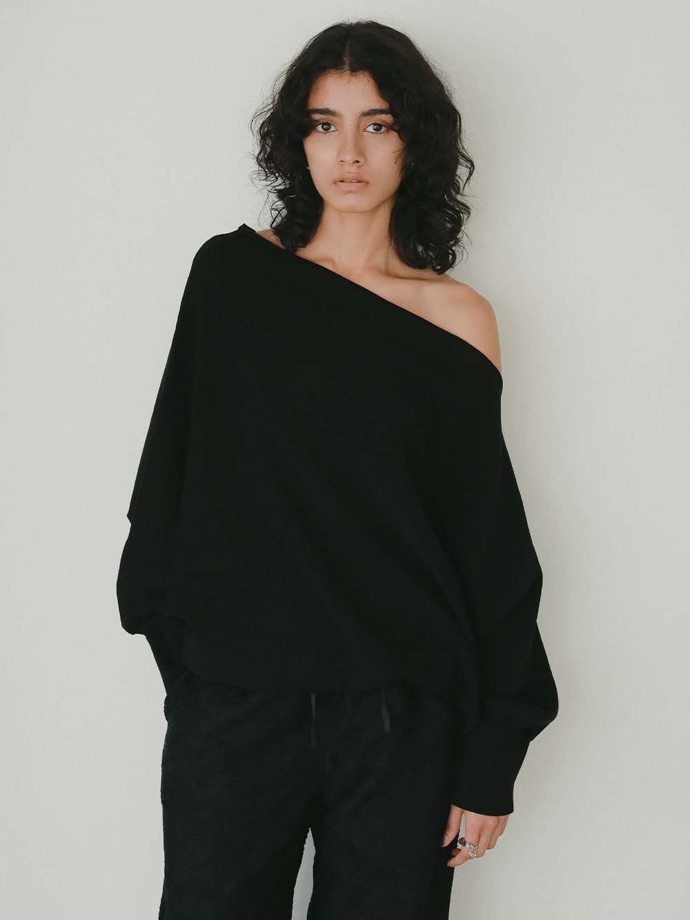 ＜2月5日（木）販売開始＞ドレープニットプルオーバー(00ブラック-フリー)