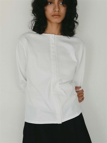 ＜2月26日（木）販売開始＞フロントホックプルオーバー