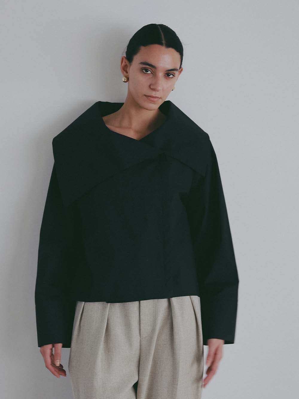 ＜3月12日（木）販売開始＞アシメカラーデザインブラウス(00ブラック-フリー)