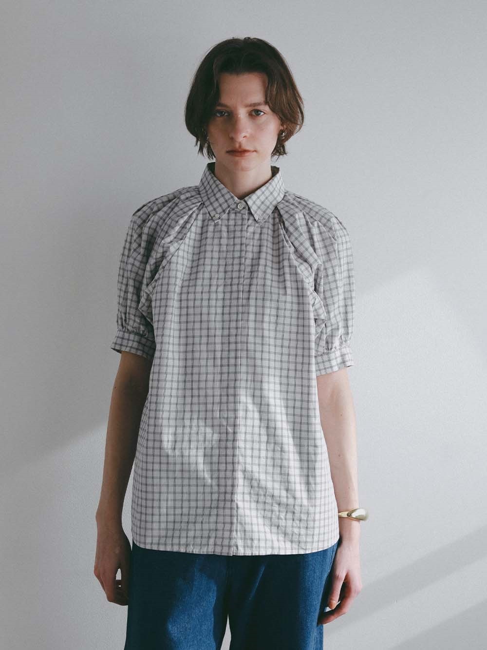 ＜3月19日（木）販売開始＞ショルダータックチェックブラウス(82ベージュ-フリー)