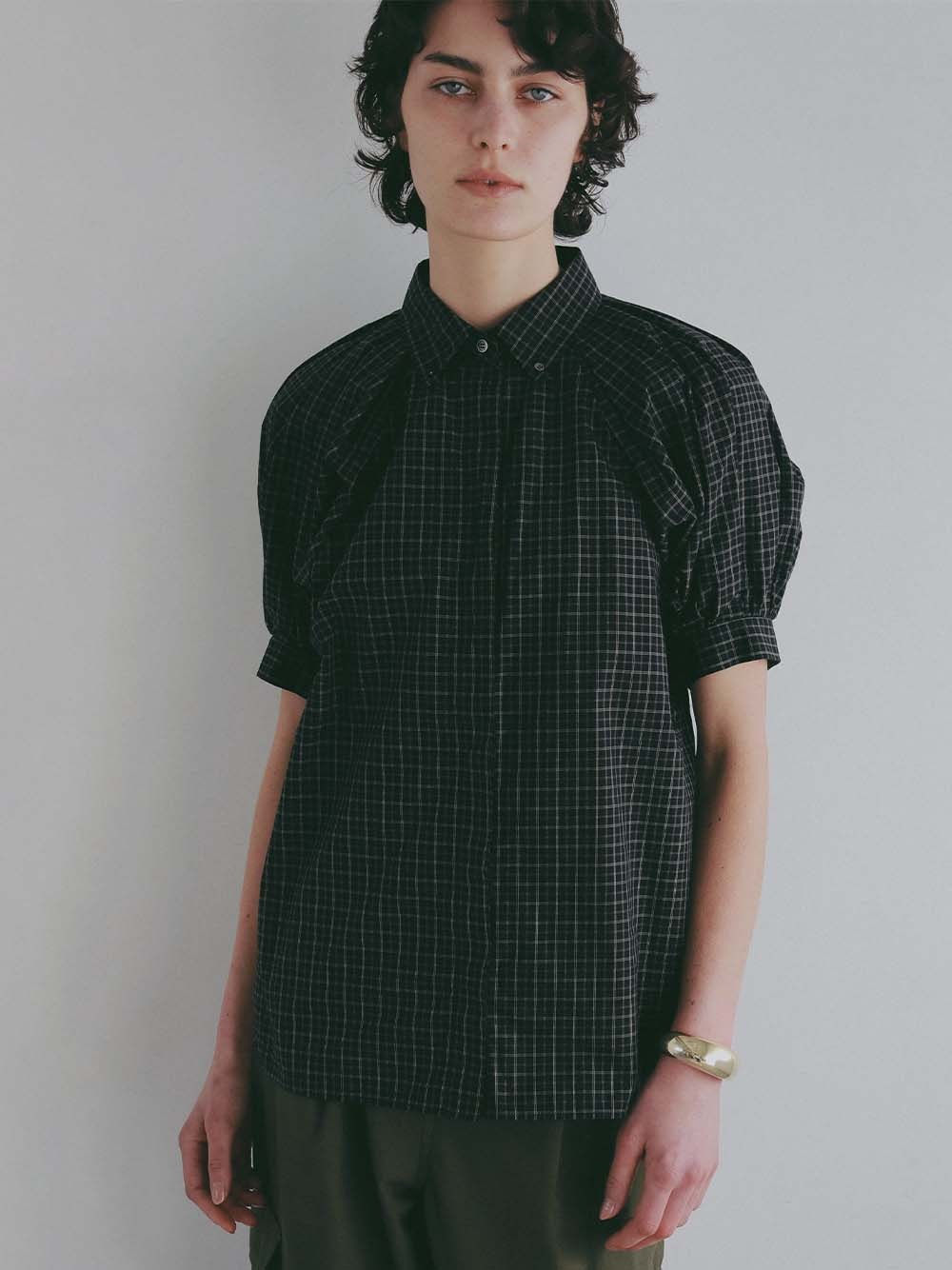 ＜3月19日（木）販売開始＞ショルダータックチェックブラウス