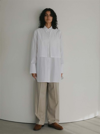 ＜2月5日（木）販売開始＞タックストレートパンツ(82ベージュ-２)