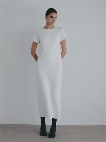 ＜4月23日（木）販売開始＞ブークレーニットマキシワンピース