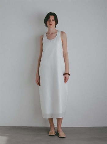 ＜4月2日（木）販売開始＞カーブシルエットドレス(01オフホワイト-１)