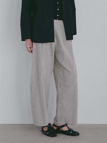 ＜4月16日（木）販売開始＞プリントカーブパンツ(03白黒-１)