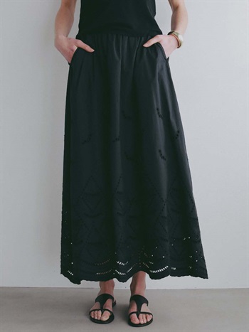 ＜4月23日（木）販売開始＞スカラ刺繍ギャザーフレアスカート(00ブラック-１)