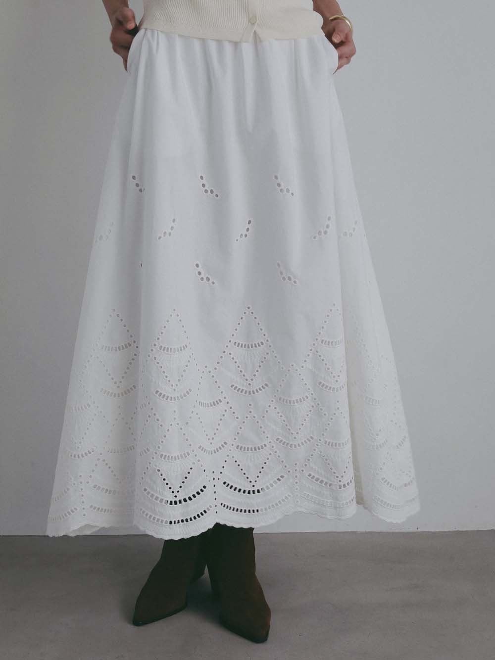 ＜4月23日（木）販売開始＞スカラ刺繍ギャザーフレアスカート(01オフホワイト-１)