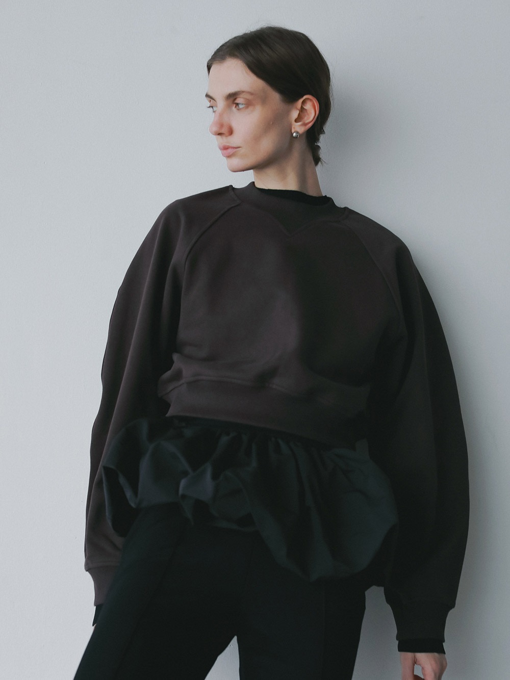【ONLINE STORE限定】Le LOGO CROPPED TOP(80コゲチャ-フリー)