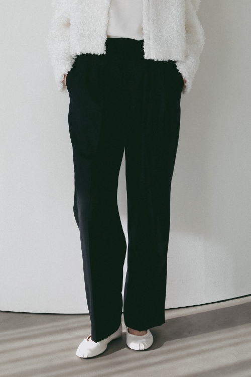 タックストレートパンツの商品画像